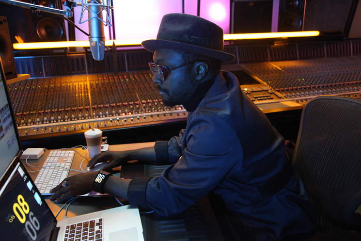 Will.i.am en el estudio de grabación