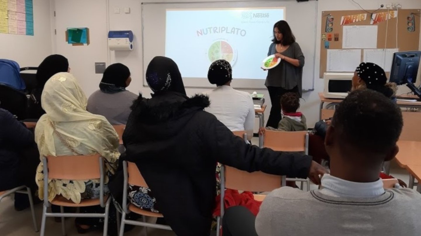 Taller del Método Nutriplato en Salt (Girona) con la colaboración de Casal dels Infants