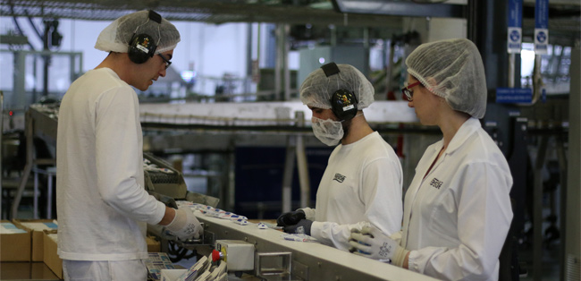 Trabajadores de la fábrica Nestlé en Pontecesures
