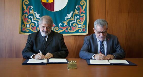 Firma del convenio de los responsable de Nestlé y la Consejería de Educación, Cultura y Deportes de Castilla-La Mancha