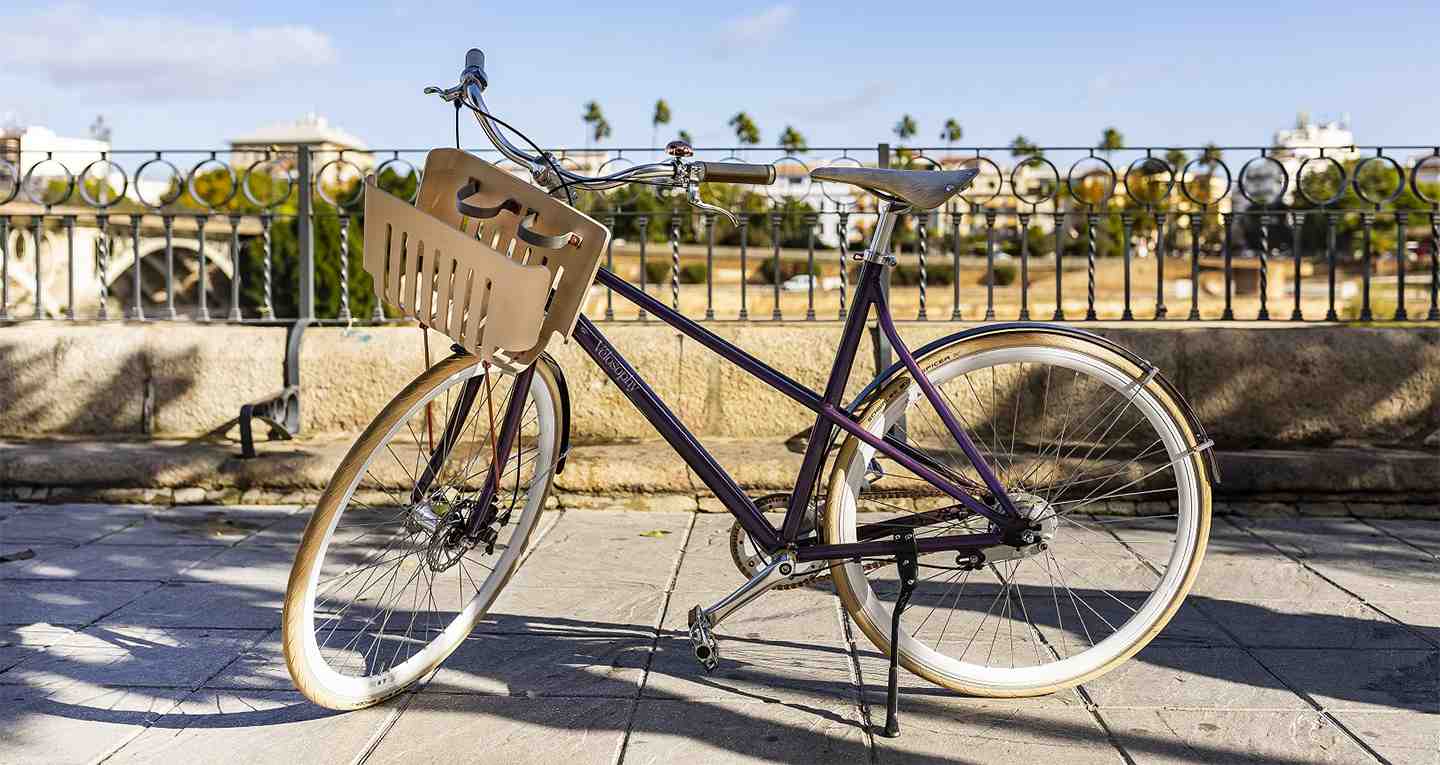 bicicleta fabricada con materiales reciclados